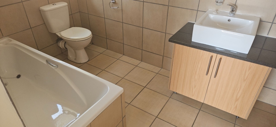 2 Bedroom Property for Sale in Langenhovenpark Free State